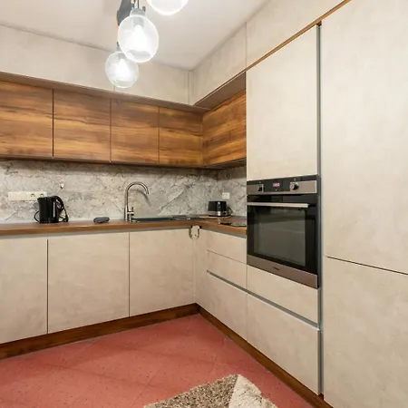 Elegant 2br | 5 Min Walk To Sea Garden וארנה