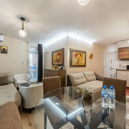 Elegant 2br | 5 Min Walk To Sea Garden דירה