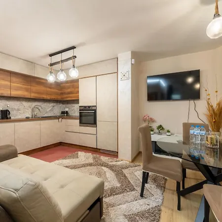 דירה Elegant 2br | 5 Min Walk To Sea Garden *