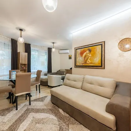 דירה Elegant 2br | 5 Min Walk To Sea Garden וארנה