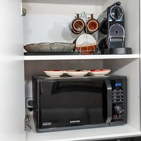 Elegant 2br | 5 Min Walk To Sea Garden דירה *