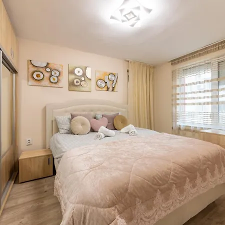 דירה Elegant 2br | 5 Min Walk To Sea Garden *