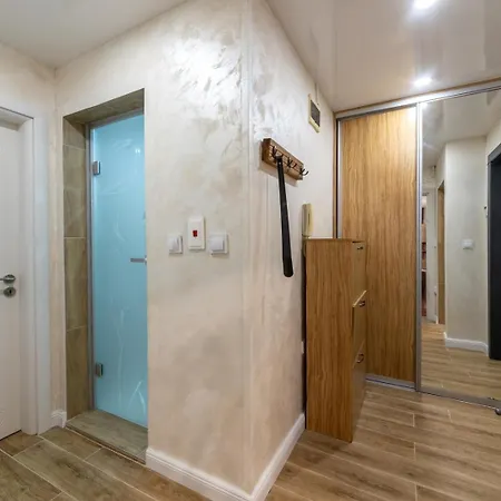 דירה Elegant 2br | 5 Min Walk To Sea Garden וארנה
