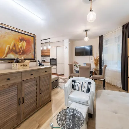 דירה Elegant 2br | 5 Min Walk To Sea Garden