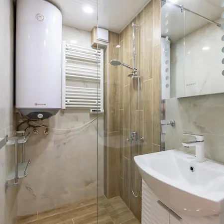 דירה Elegant 2br | 5 Min Walk To Sea Garden