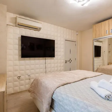 Elegant 2br | 5 Min Walk To Sea Garden דירה *